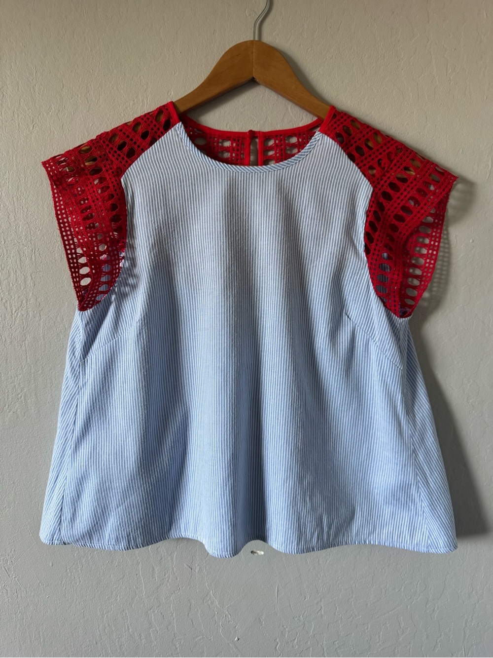 MAEVE Anthropologie Women's Light Blue Striped Top w/ Red Lace Sleeves and Back